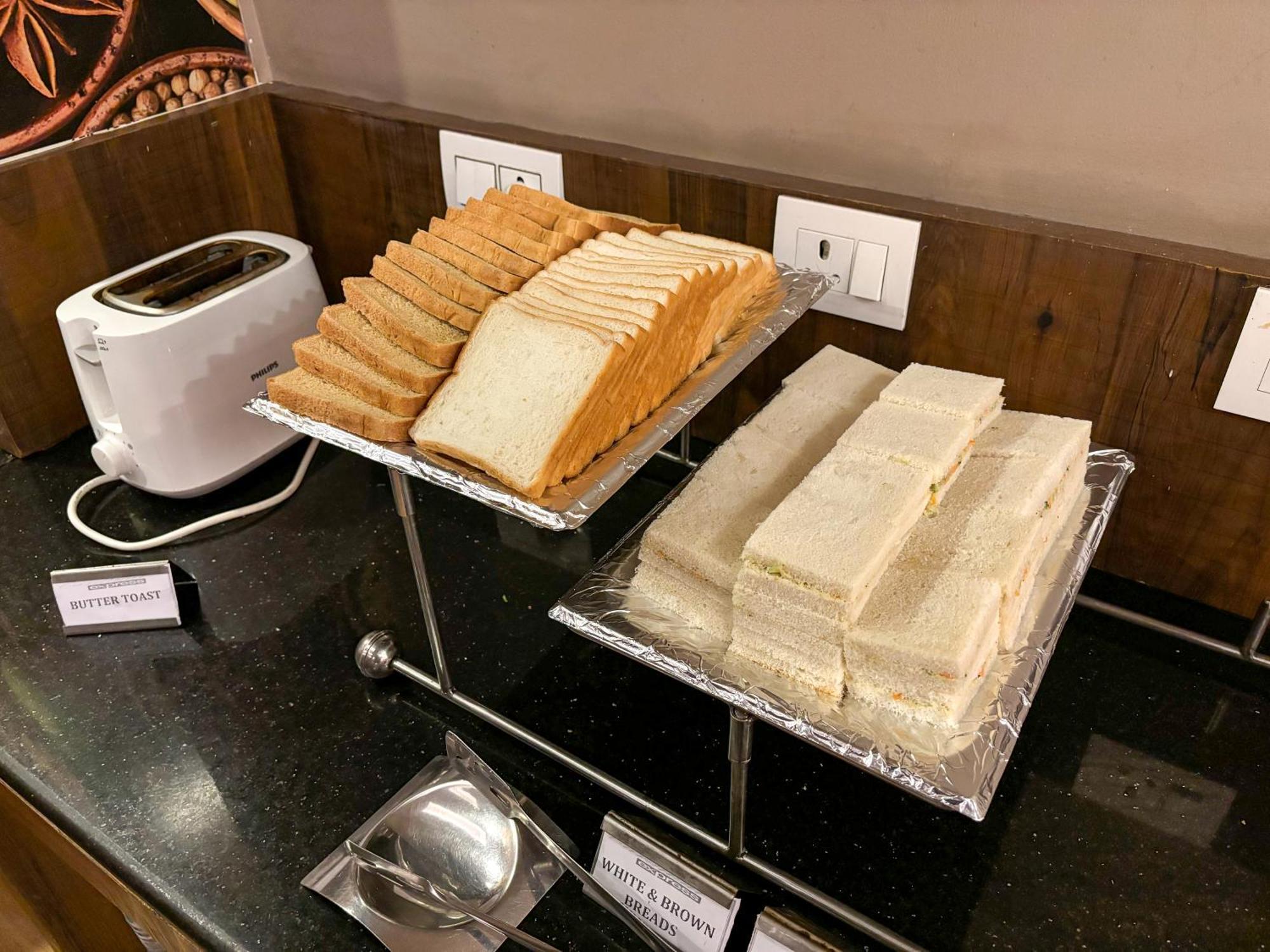 Hotel Oxmo Delhi Airport With Free Airport Transsfer นิวเดลี ภายนอก รูปภาพ