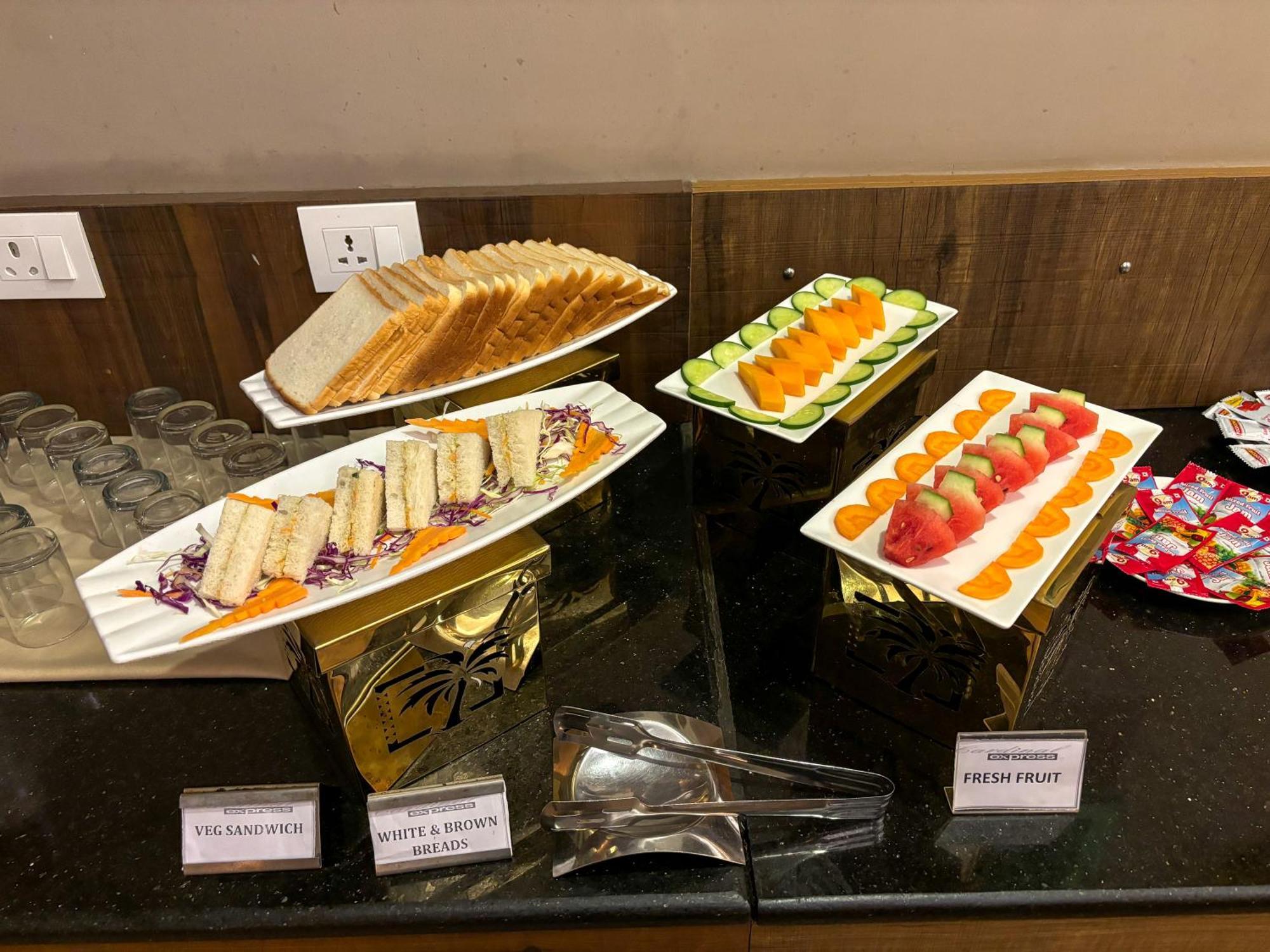 Hotel Oxmo Delhi Airport With Free Airport Transsfer นิวเดลี ภายนอก รูปภาพ
